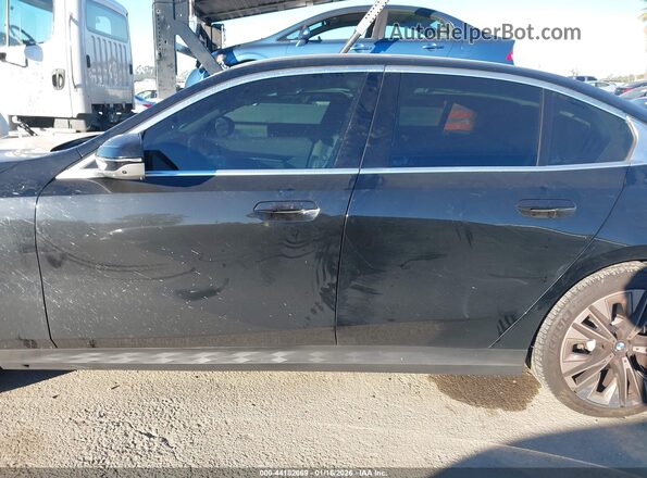 WBA43FJ08SCU32067 2025 BMW 5 SERIES Black Սալոնի 360 աստիճան տեսք