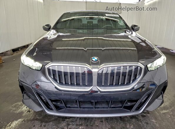 WBA43FJ0XTCW39271 2026 BMW 5 SERIES Gray Widok z przodu