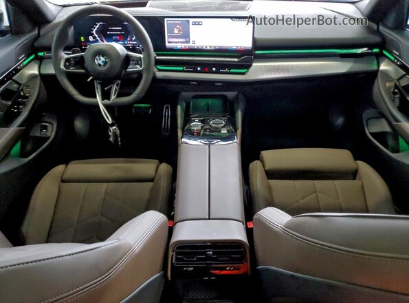 WBA43FJ0XTCW39271 2026 BMW 5 SERIES Gray Widok deski rozdzielczej