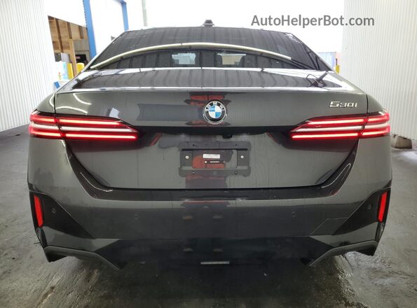 WBA43FJ0XTCW39271 2026 BMW 5 SERIES Gray Widok wnętrza 360 stopni