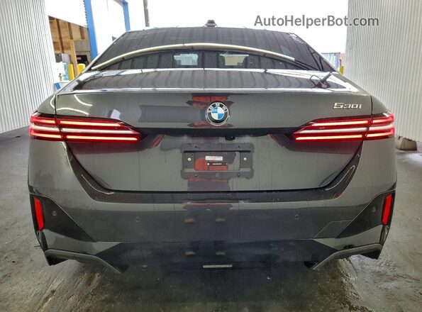 WBA43FJ0XTCW39271 2026 BMW 5 SERIES Gray Widok z tyłu