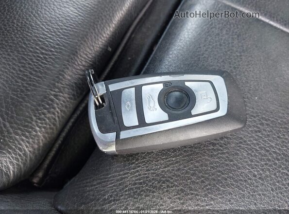 WBA4P3C59HK528445 2017 BMW 7 SERIES Red Widok deski rozdzielczej