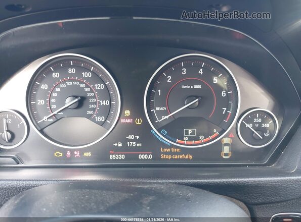 WBA4P3C59HK528445 2017 BMW 7 SERIES Red Widok tylnych siedzeń
