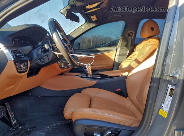 WBA53BJ06MWX25416 2021 BMW 5 SERIES Gray Widok wnętrza z przodu