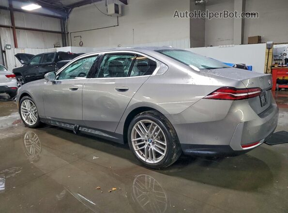 WBA53FJ09SCT37926 2025 BMW 5 SERIES Silver Задня ліва чверть