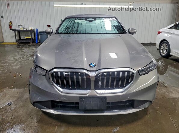 WBA53FJ09SCT37926 2025 BMW 5 SERIES Silver Вид спереду