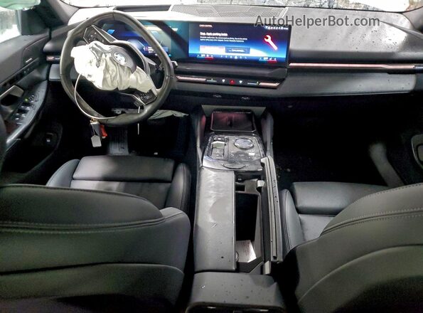 WBA53FJ09SCT37926 2025 BMW 5 SERIES Silver Вид панелі приладів