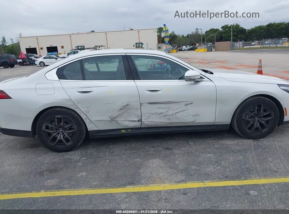 WBA53FJ09TCW39573 2026 BMW 5 SERIES White Vista frontal