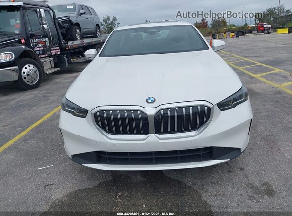 WBA53FJ09TCW39573 2026 BMW 5 SERIES White Vista del cuadro de instrumentos