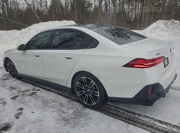 WBA53FJ09TCW58933 2026 BMW 5 SERIES White Trasero izquierdo