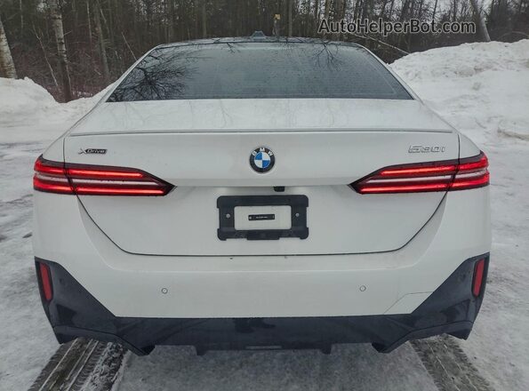WBA53FJ09TCW58933 2026 BMW 5 SERIES White Vista trasera
