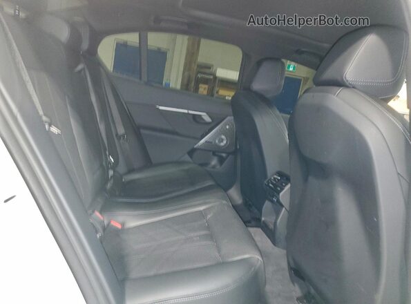 WBA53FJ09TCW58933 2026 BMW 5 SERIES White Vista de los asientos traseros