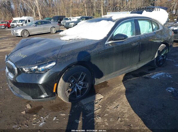 WBA53FJ09TCW82830 2026 BMW 5 SERIES Black Առջևի ձախ երեք քառորդ տեսարան