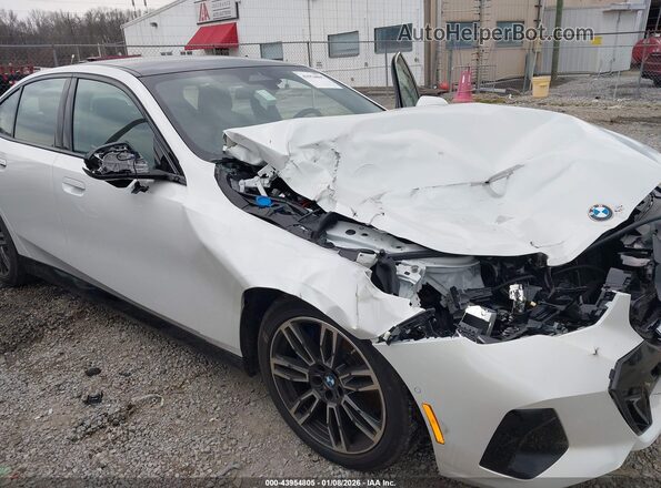 WBA53FJ0XTCW42773 2026 BMW 5 SERIES White Widok z przodu