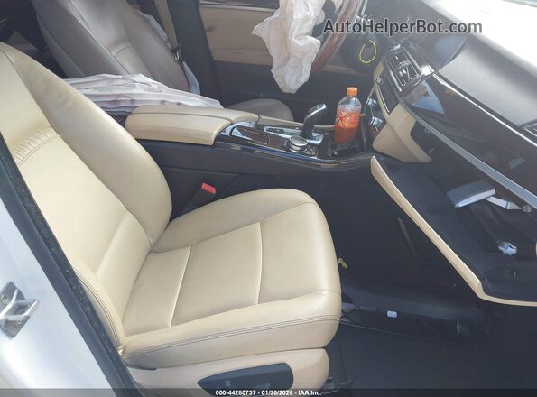WBA5A5C59GD528918 2016 BMW 5 SERIES White Widok wnętrza z przodu