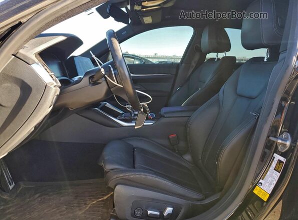 WBA63AV03NFM75305 2022 BMW 4 SERIES Black Widok wnętrza z przodu