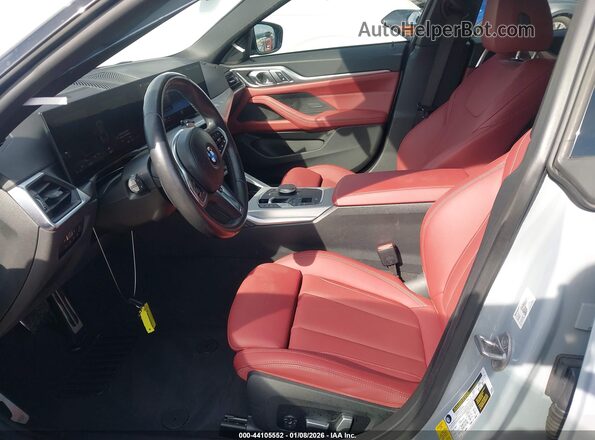 WBA63AV05RFR33769 2024 BMW 4 SERIES Blue Vista interior delantera