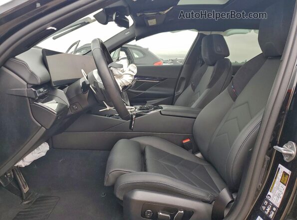 WBA63FJ07RCS17718 2024 BMW 5 SERIES Black Vista interior delantera