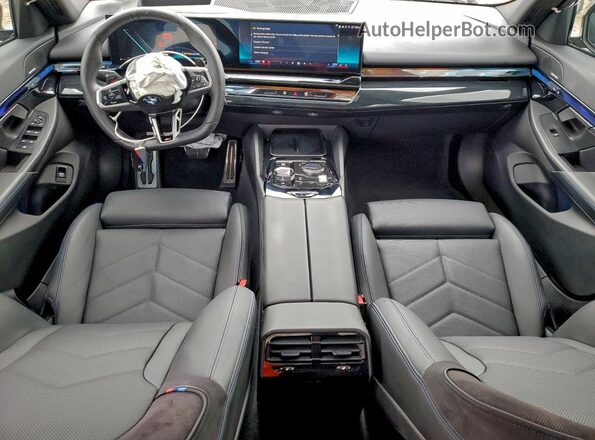 WBA63FJ07RCS17718 2024 BMW 5 SERIES Black Vista del salpicadero