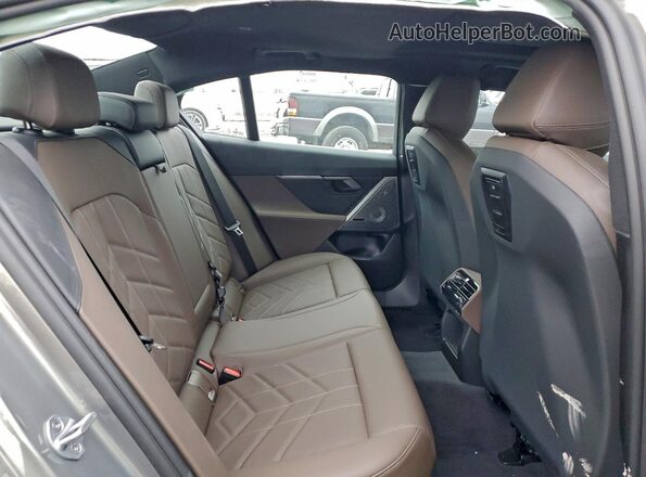 WBA63FJ07SCT68970 2025 BMW 5 SERIES Gray Vista de los asientos traseros