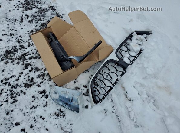 WBA73AP03MCG86802 2021 BMW 4 SERIES White Engine compartment view