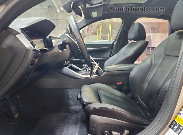 WBA73AV00PFM91923 2023 BMW 4 SERIES White Widok wnętrza z przodu