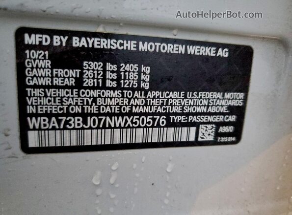 WBA73BJ07NWX50576 2022 BMW 5 SERIES White Vista del compartimento del motor