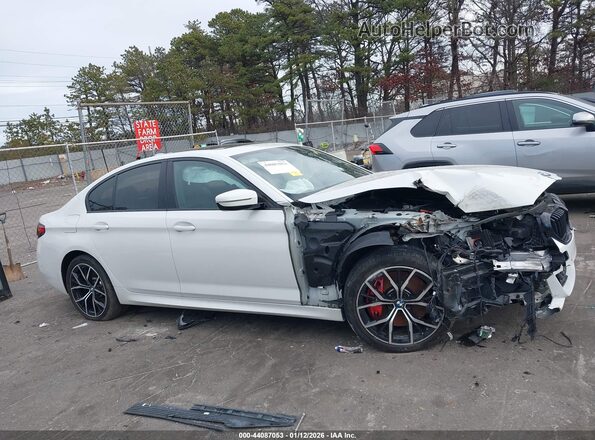 WBA73BJ09NWX72417 2022 BMW 5 SERIES Белый Вид задней части салона