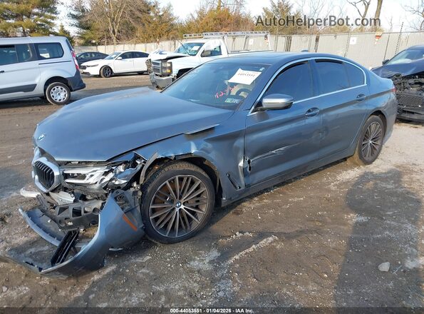 WBA73BJ0XNWX54590 2022 BMW 5 SERIES Gray Vista tres cuartos delantera izquierda