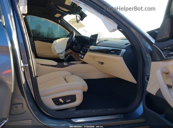 WBA73BJ0XNWX54590 2022 BMW 5 SERIES Gray Vista interior delantera