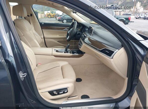 WBA7E2C5XGG738468 2016 BMW 7 SERIES Серый Вид салона спереди