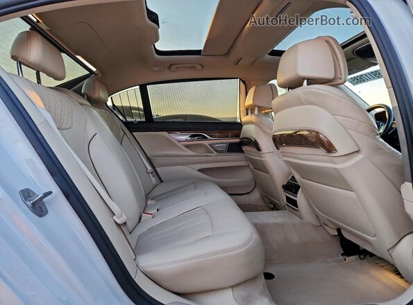 WBA7F2C56GG416181 2016 BMW 7 SERIES White Հետևի նստատեղերի տեսք