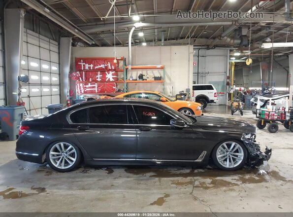 WBA7F2C5XGG418385 2016 BMW 7 SERIES Gray Vista interior trasera