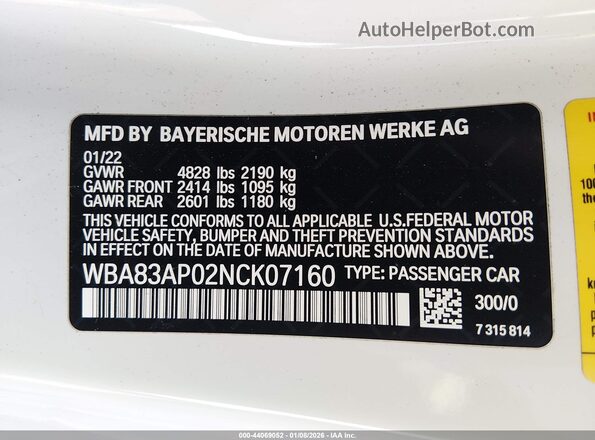 WBA83AP02NCK07160 2022 BMW M4 White Vista del compartimento del motor