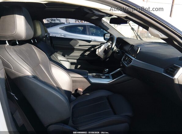 WBA83AP02NCK07160 2022 BMW M4 White Vista interior delantera
