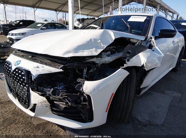 WBA83AP02NCK07160 2022 BMW M4 White Vista frontal
