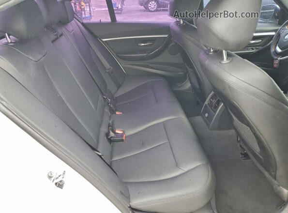 WBA8E1C3XHK895445 2017 BMW OTHER White Вид задніх сидінь