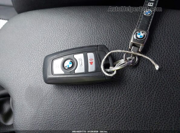 WBA8E5G34HNU45371 2017 BMW 3 SERIES Gray Вид панелі приладів