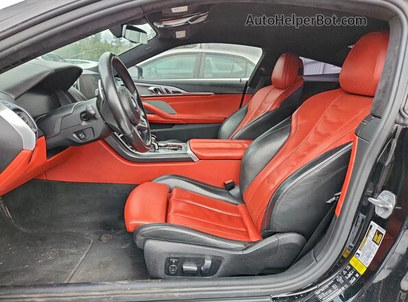 WBABC4C54KBU96102 2019 BMW M8 Black Vista interior delantera