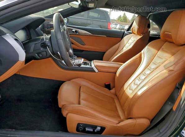 WBADZ2C0XSCT29172 2025 BMW 8 SERIES Green Вид салону спереду