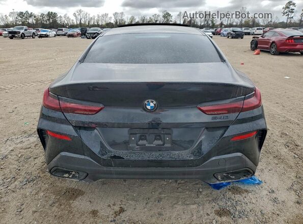 WBAGV2C04MCF18902 2021 BMW 8 SERIES Black Widok z tyłu
