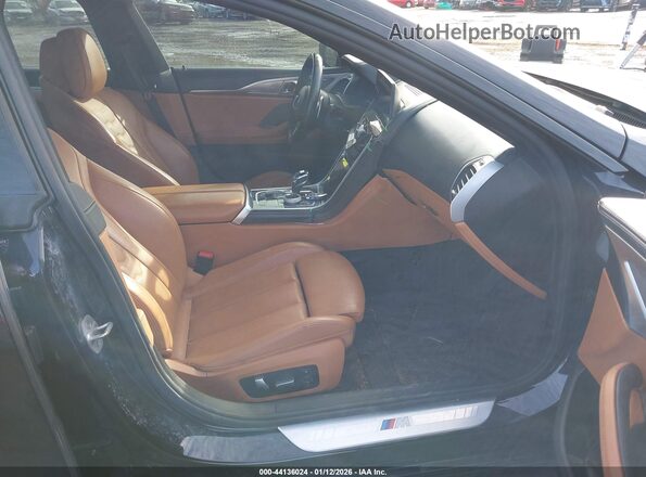 WBAGV4C06RCN10154 2024 BMW 8 SERIES Black წინა სალონის ხედი