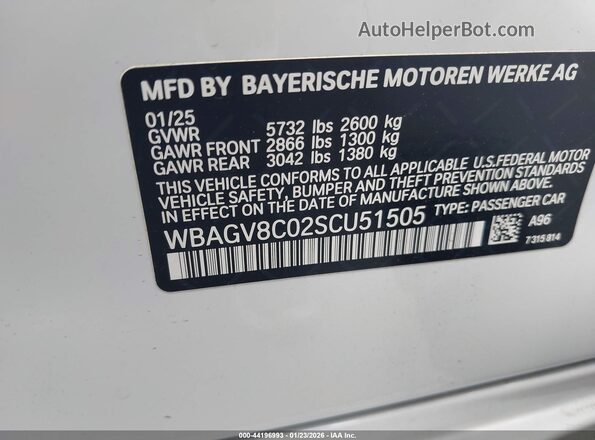 WBAGV8C02SCU51505 2025 BMW M8 White Widok komory silnika
