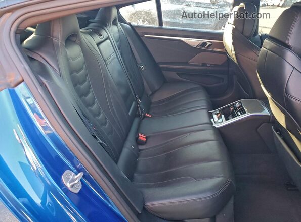 WBAGV8C07LCE44957 2020 BMW M8 Blue Vista de los asientos traseros