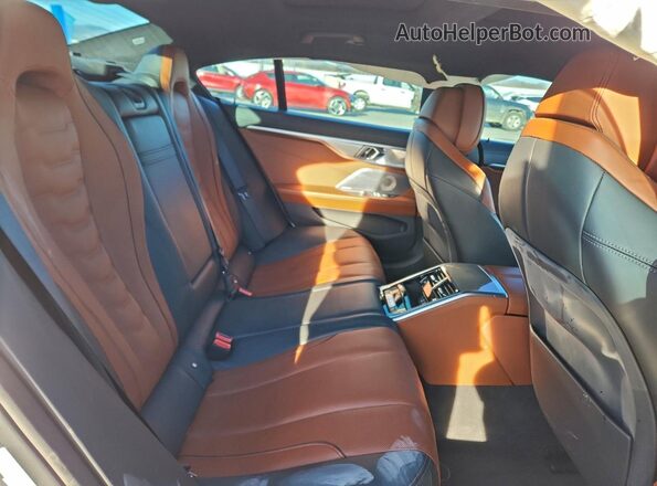 WBAGV8C08NCH76604 2022 BMW M8 White Вид задніх сидінь