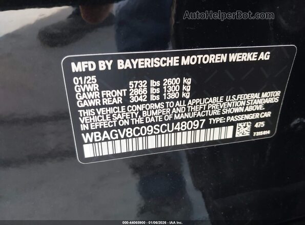 WBAGV8C09SCU48097 2025 BMW M8 Black Вид підкапотного простору