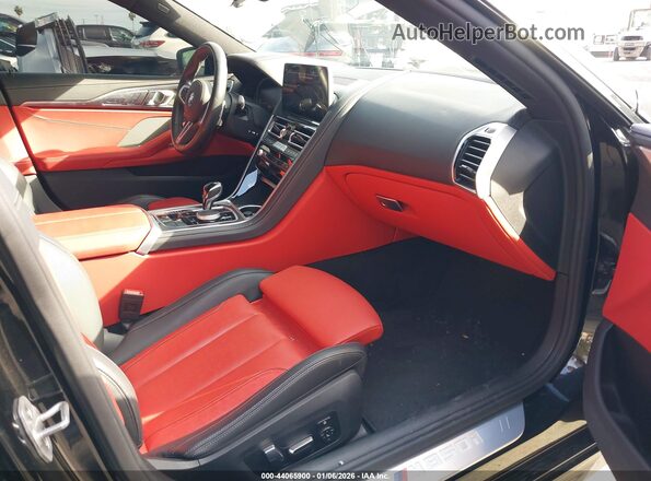 WBAGV8C09SCU48097 2025 BMW M8 Black Вид салону спереду