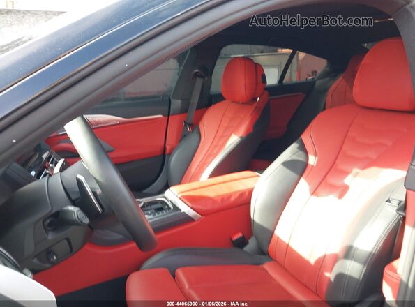 WBAGV8C09SCU48097 2025 BMW M8 Black Панорамний вид салону 360°