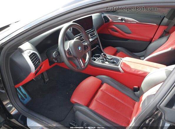 WBAGV8C09SCU48097 2025 BMW M8 Black Вид задньої частини салону