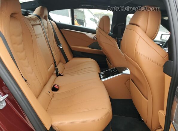 WBAGV8C0XSCT85219 2025 BMW M8 Burgundy Widok tylnych siedzeń